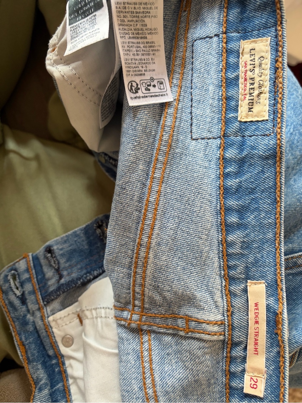 Levi’s wedgie straight 29x28 - Picture 3 of 4
